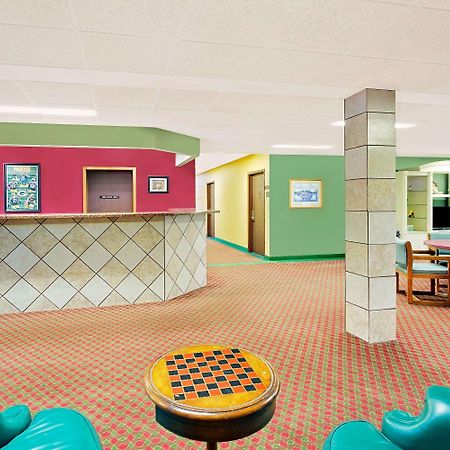 Super 8 By Wyndham Sturgeon Bay Hotell Exteriör bild