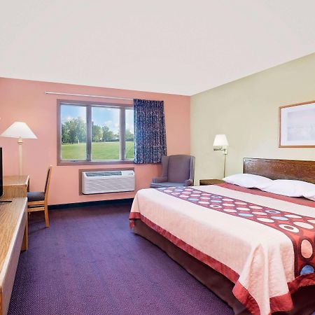Super 8 By Wyndham Sturgeon Bay Hotell Exteriör bild