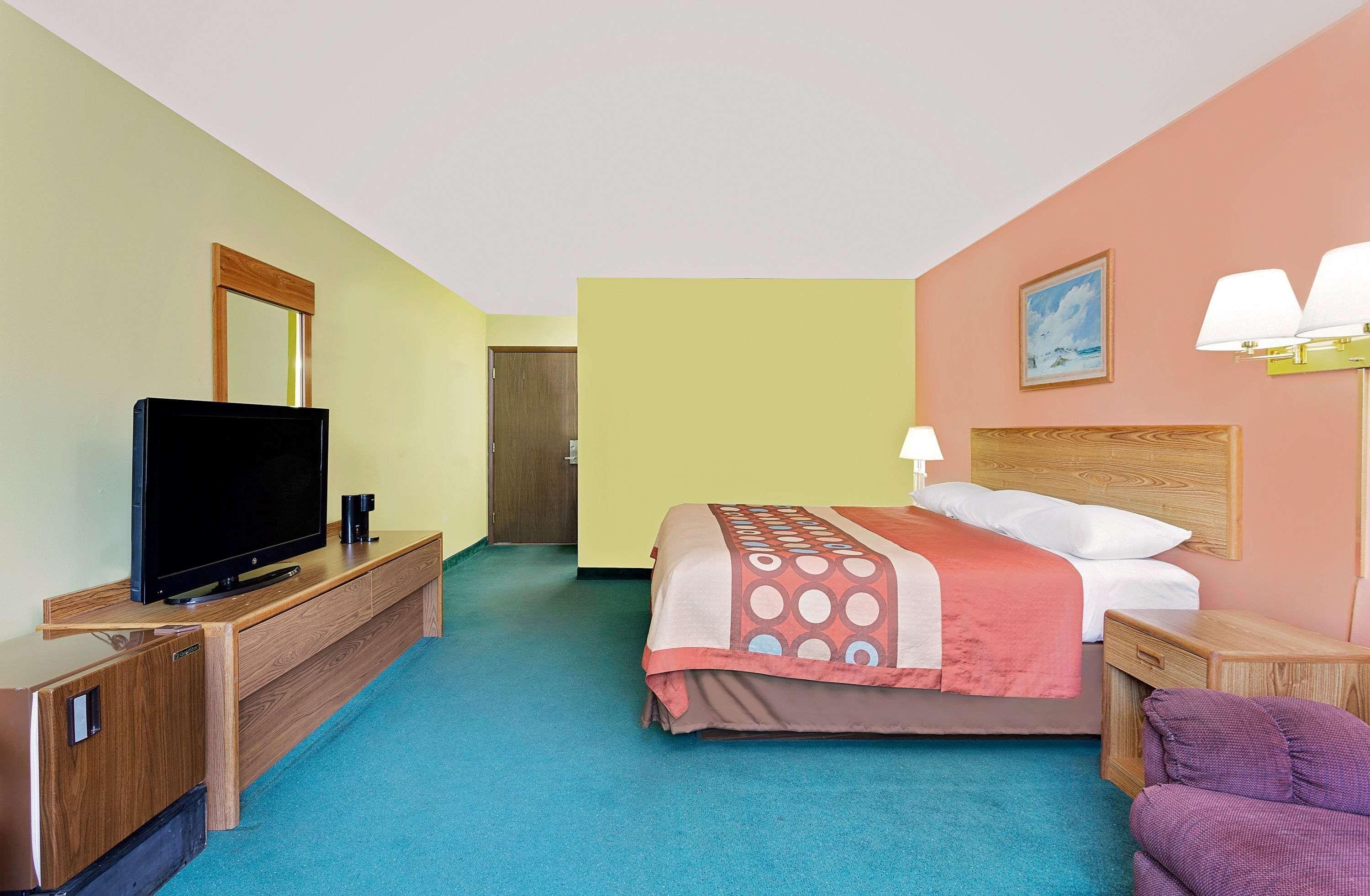 Super 8 By Wyndham Sturgeon Bay Hotell Exteriör bild