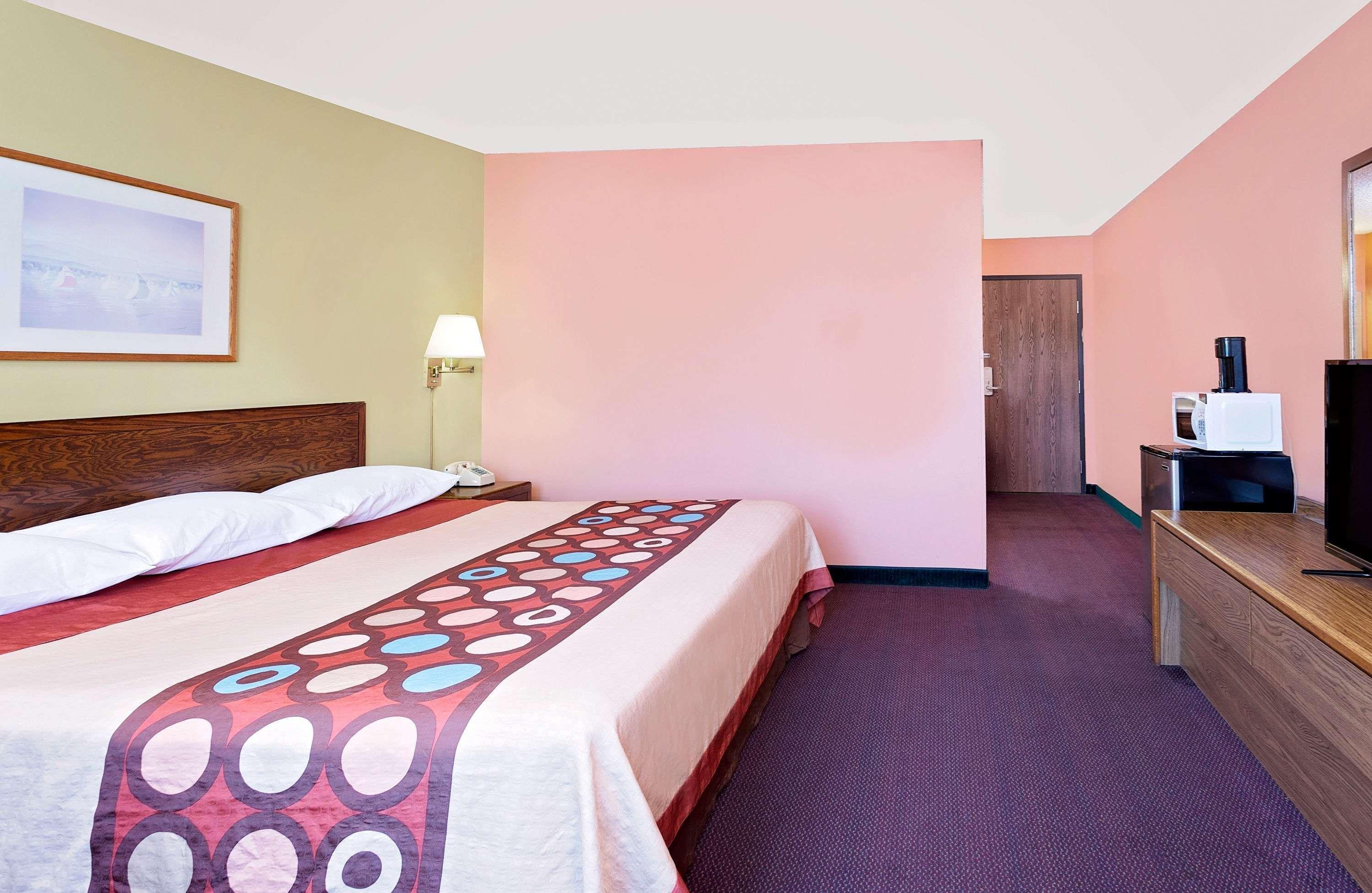 Super 8 By Wyndham Sturgeon Bay Hotell Exteriör bild