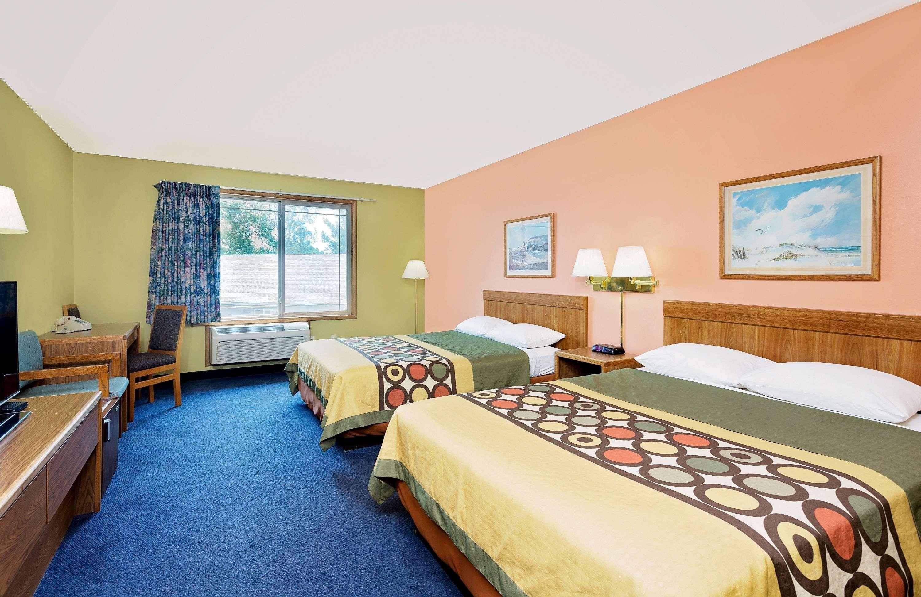Super 8 By Wyndham Sturgeon Bay Hotell Exteriör bild