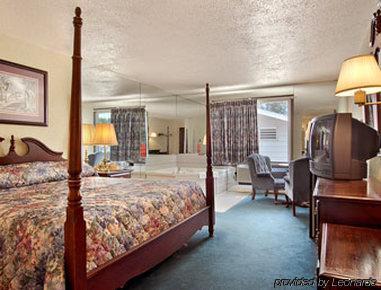 Super 8 By Wyndham Sturgeon Bay Hotell Rum bild