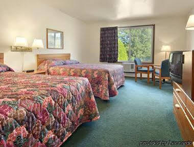Super 8 By Wyndham Sturgeon Bay Hotell Exteriör bild