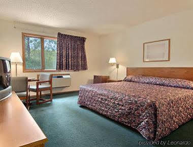 Super 8 By Wyndham Sturgeon Bay Hotell Exteriör bild